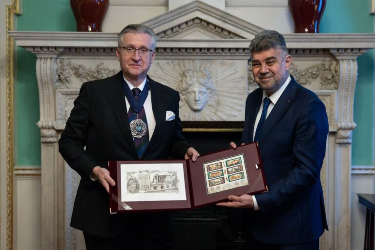 977f15c0616663eca85a1015ae03162f-2