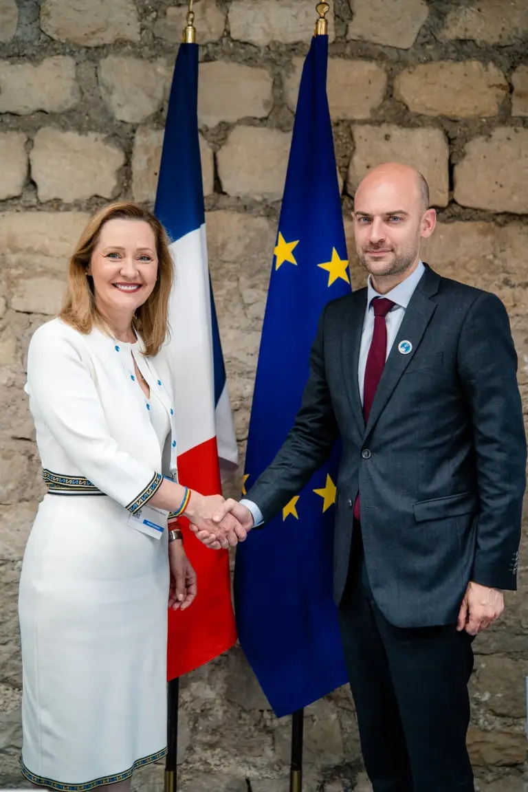 f3508dadf55eee00169db57093a76919