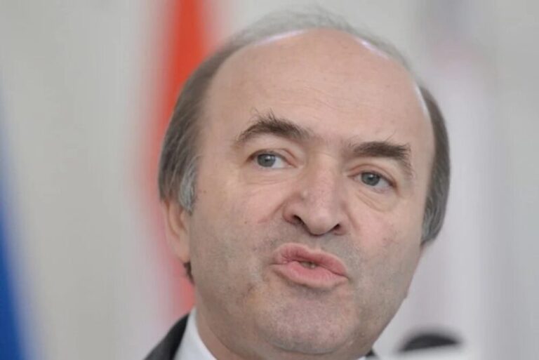 43c5cbe7a0977dfa7c19dad53522a811