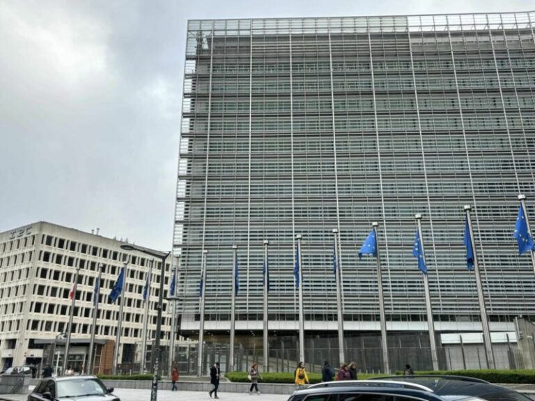 807deee44408c4f7b23b767444580ee5