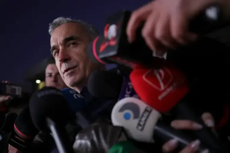 aa4a5eaa99a757349dfae8f1749081bc-2