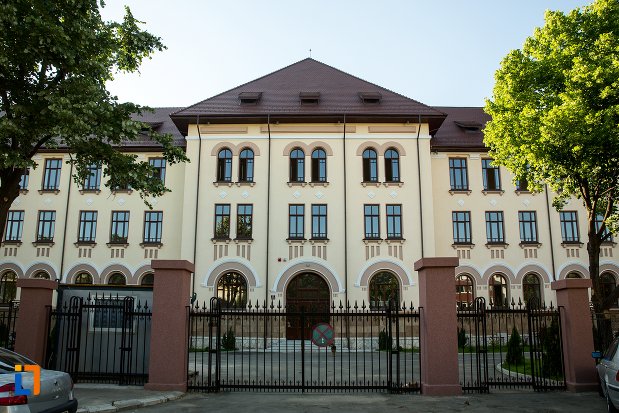 c974de001f9c2e5319aa4b347019acfc-3