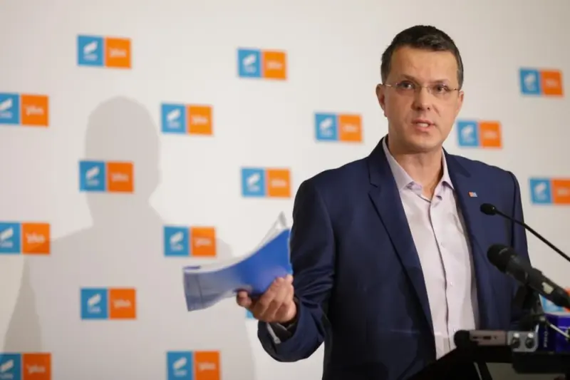 d98945832a42cae6c68f8c77665a1332