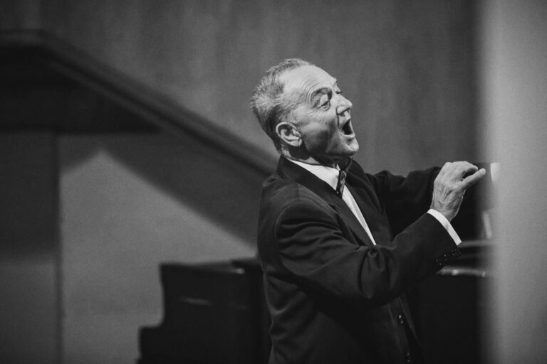 eada92da1ec3cbf570a13f6799b04e9b-1